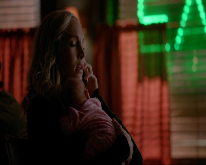 VampireDiariesWorld-dot-nl_7x14MoonlightOnTheBayou1466.jpg