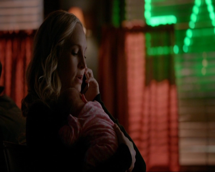 VampireDiariesWorld-dot-nl_7x14MoonlightOnTheBayou1467.jpg