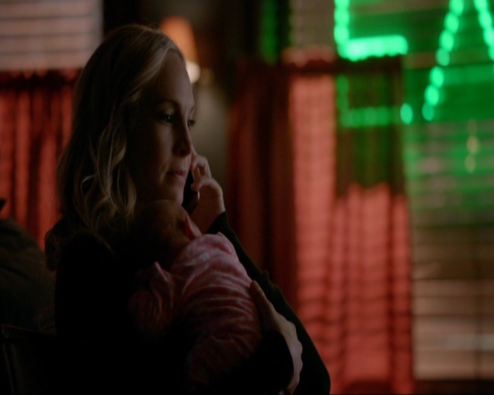 VampireDiariesWorld-dot-nl_7x14MoonlightOnTheBayou1468.jpg