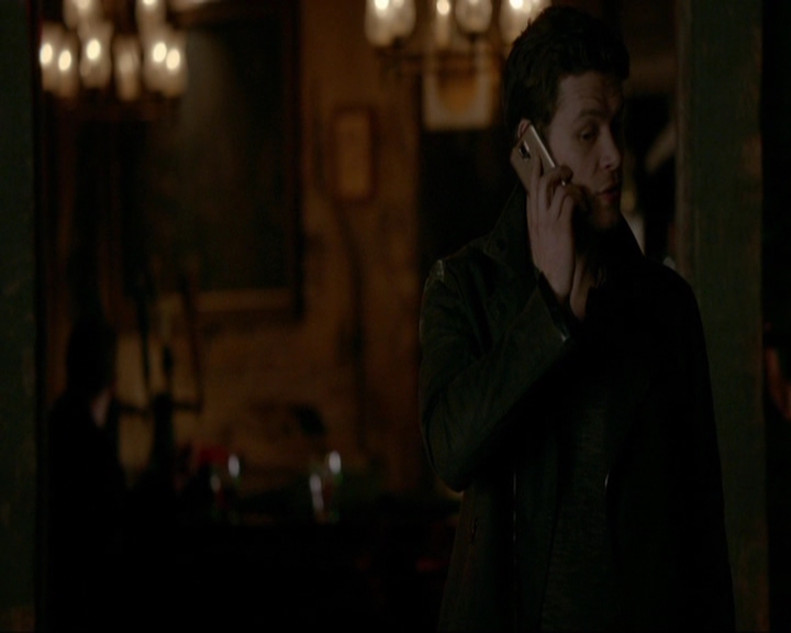 VampireDiariesWorld-dot-nl_7x14MoonlightOnTheBayou1476.jpg