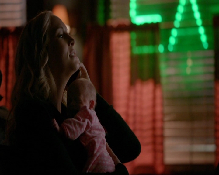 VampireDiariesWorld-dot-nl_7x14MoonlightOnTheBayou1484.jpg