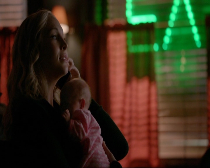 VampireDiariesWorld-dot-nl_7x14MoonlightOnTheBayou1485.jpg