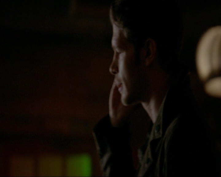 VampireDiariesWorld-dot-nl_7x14MoonlightOnTheBayou1490.jpg