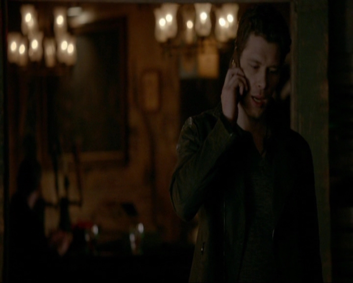 VampireDiariesWorld-dot-nl_7x14MoonlightOnTheBayou1491.jpg