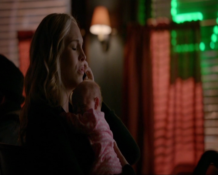 VampireDiariesWorld-dot-nl_7x14MoonlightOnTheBayou1492.jpg