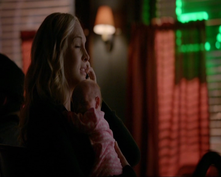 VampireDiariesWorld-dot-nl_7x14MoonlightOnTheBayou1493.jpg