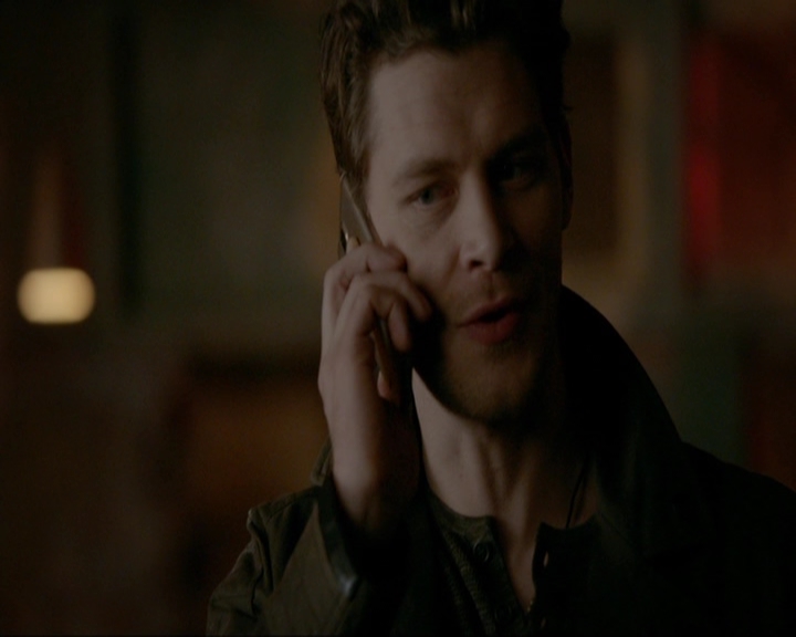 VampireDiariesWorld-dot-nl_7x14MoonlightOnTheBayou1514.jpg