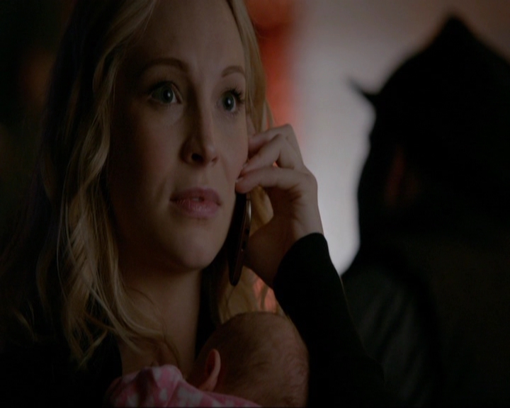 VampireDiariesWorld-dot-nl_7x14MoonlightOnTheBayou1529.jpg