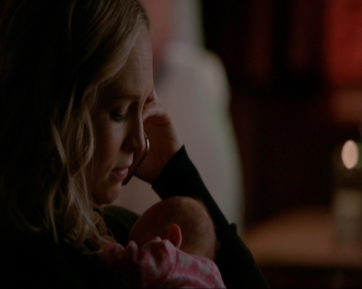 VampireDiariesWorld-dot-nl_7x14MoonlightOnTheBayou1549.jpg