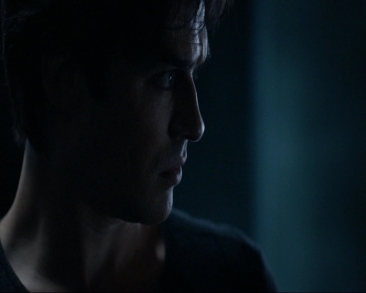 VampireDiariesWorld-dot-nl_7x14MoonlightOnTheBayou1604.jpg