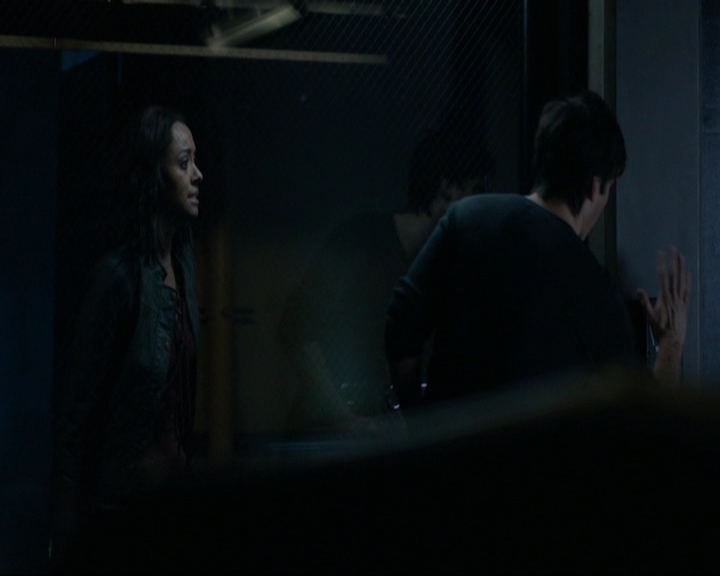 VampireDiariesWorld-dot-nl_7x14MoonlightOnTheBayou1621.jpg