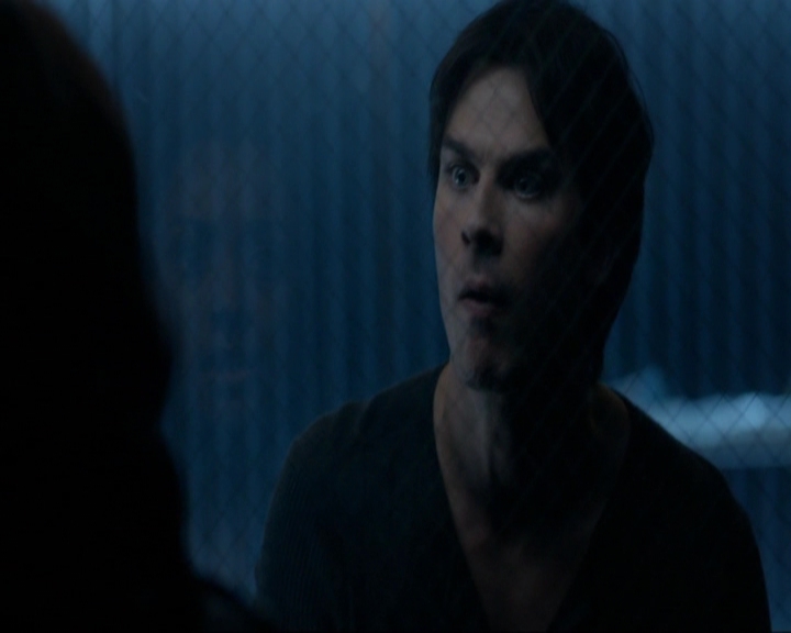 VampireDiariesWorld-dot-nl_7x14MoonlightOnTheBayou1623.jpg