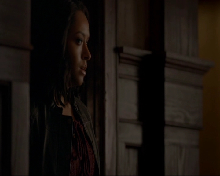 VampireDiariesWorld-dot-nl_7x14MoonlightOnTheBayou1636.jpg