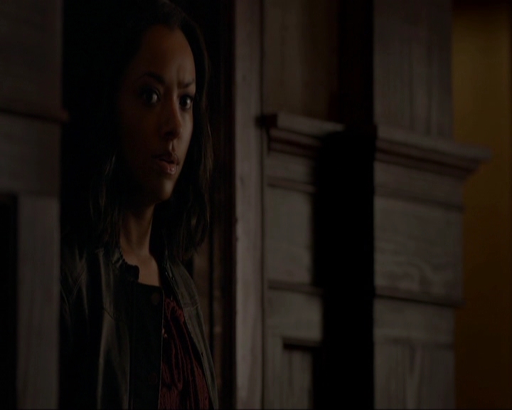 VampireDiariesWorld-dot-nl_7x14MoonlightOnTheBayou1637.jpg