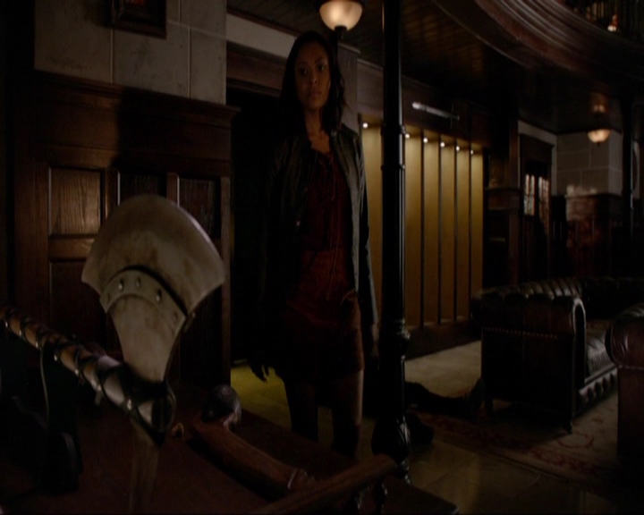 VampireDiariesWorld-dot-nl_7x14MoonlightOnTheBayou1639.jpg