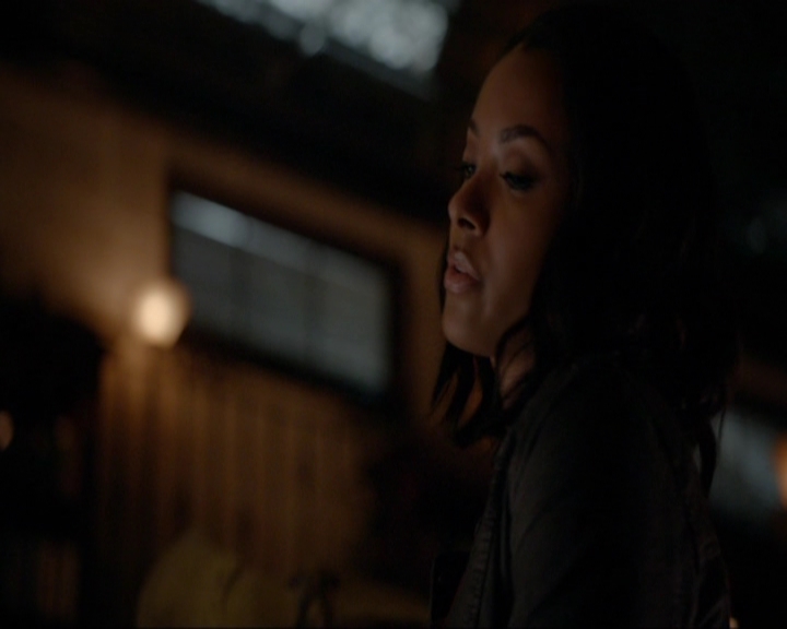 VampireDiariesWorld-dot-nl_7x14MoonlightOnTheBayou1647.jpg