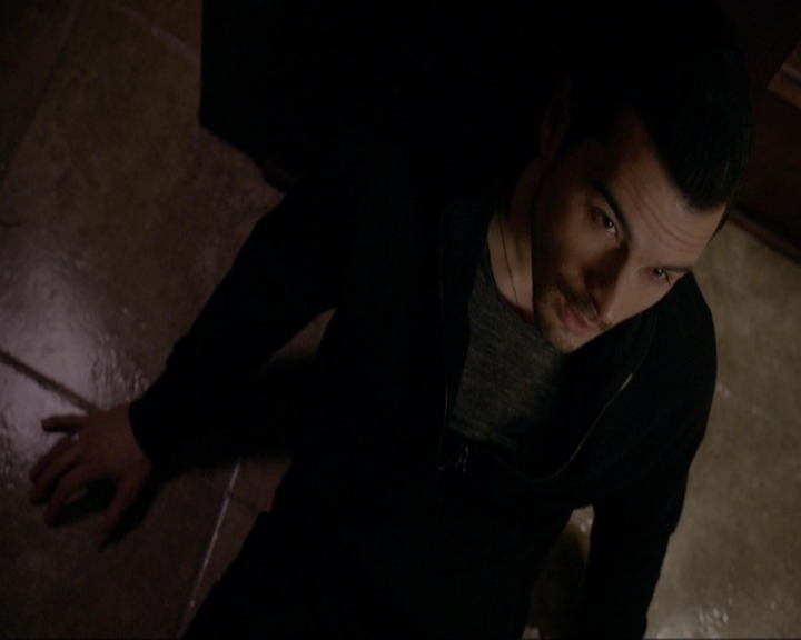 VampireDiariesWorld-dot-nl_7x14MoonlightOnTheBayou1650.jpg