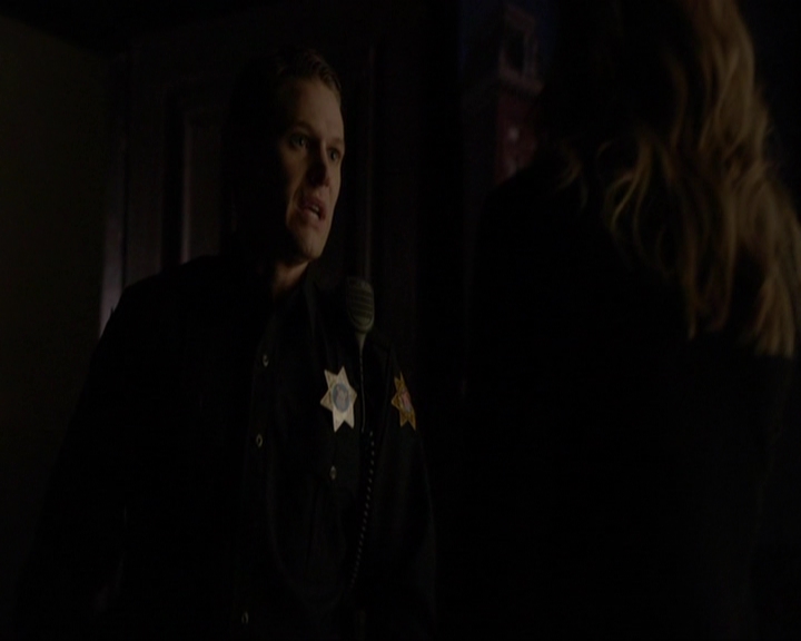 VampireDiariesWorld-dot-nl_7x14MoonlightOnTheBayou1675.jpg