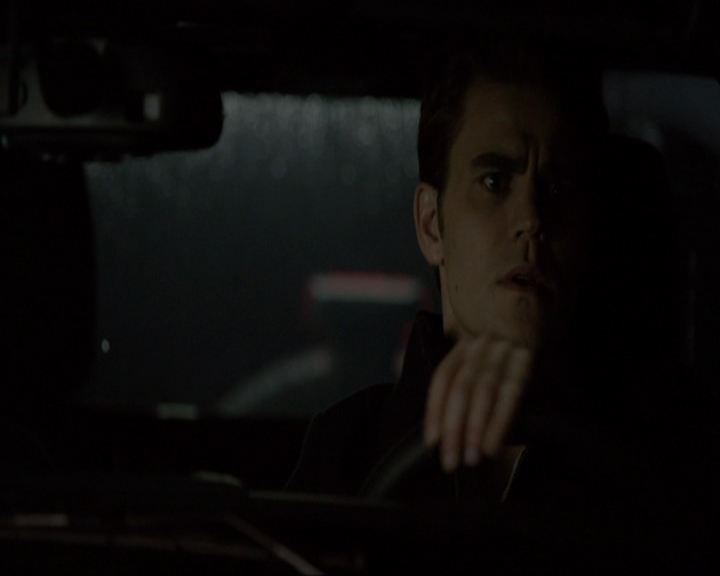 VampireDiariesWorld-dot-nl_7x14MoonlightOnTheBayou1702.jpg