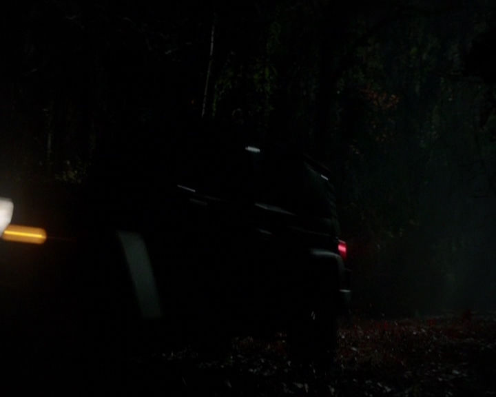 VampireDiariesWorld-dot-nl_7x14MoonlightOnTheBayou1705.jpg