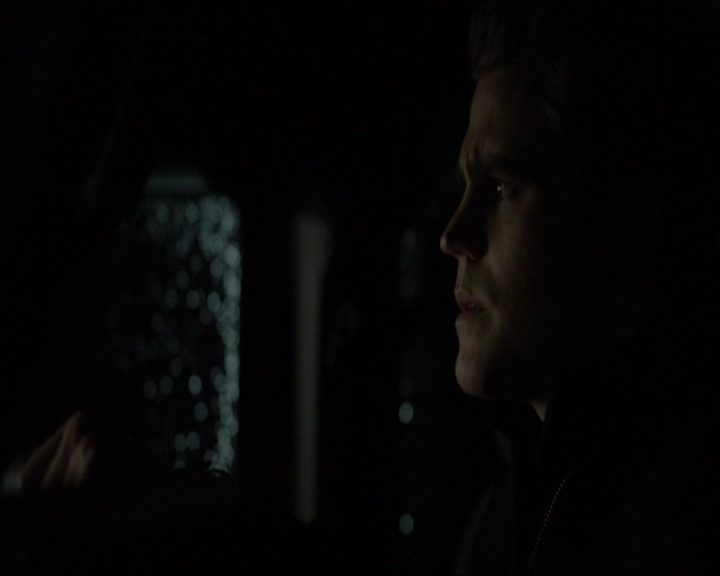 VampireDiariesWorld-dot-nl_7x14MoonlightOnTheBayou1707.jpg