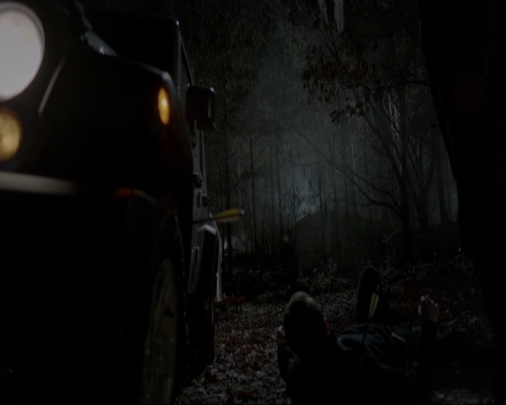 VampireDiariesWorld-dot-nl_7x14MoonlightOnTheBayou1754.jpg