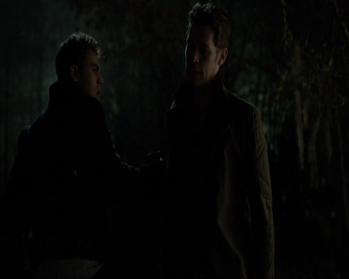 VampireDiariesWorld-dot-nl_7x14MoonlightOnTheBayou1759.jpg