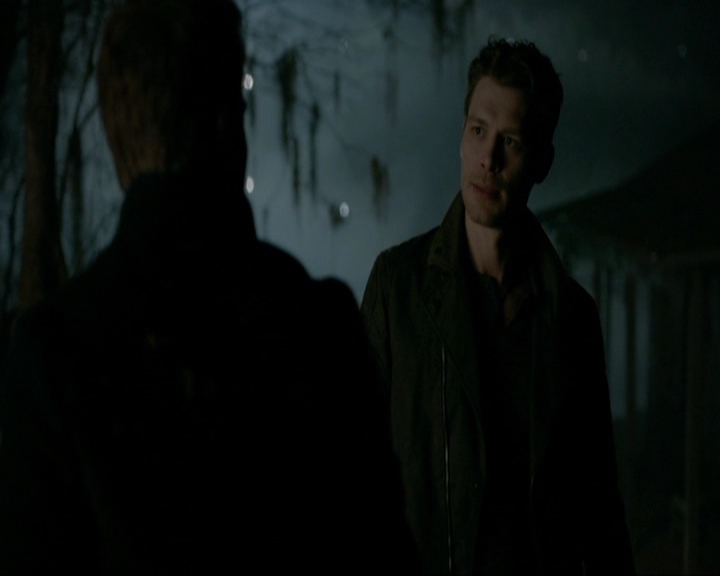 VampireDiariesWorld-dot-nl_7x14MoonlightOnTheBayou1760.jpg