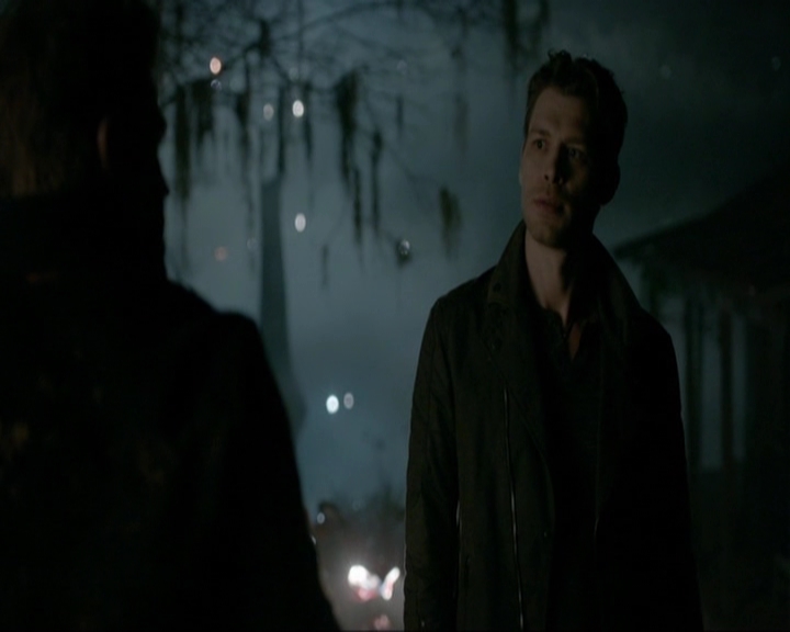 VampireDiariesWorld-dot-nl_7x14MoonlightOnTheBayou1761.jpg