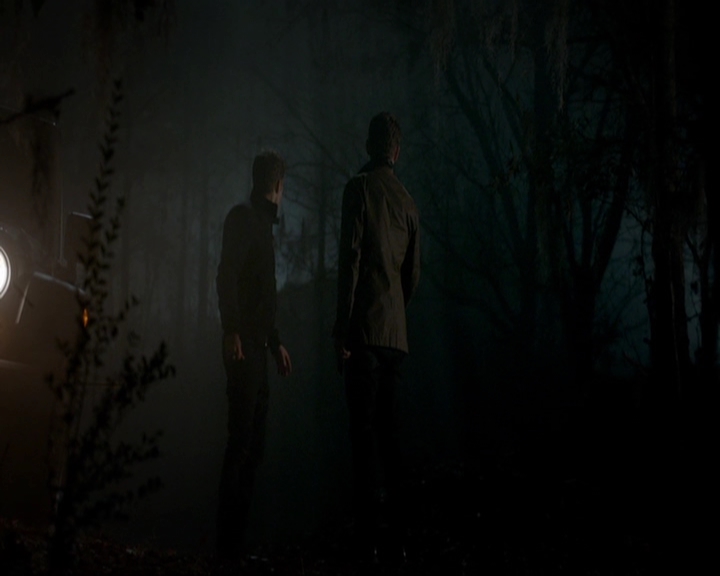 VampireDiariesWorld-dot-nl_7x14MoonlightOnTheBayou1768.jpg