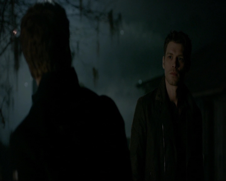 VampireDiariesWorld-dot-nl_7x14MoonlightOnTheBayou1778.jpg