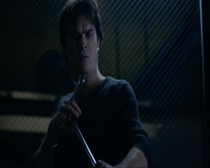 VampireDiariesWorld-dot-nl_7x14MoonlightOnTheBayou1815.jpg