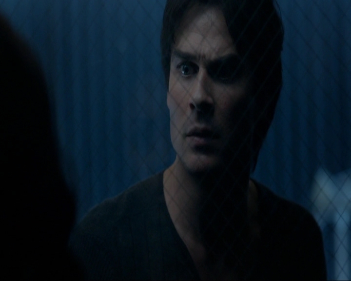 VampireDiariesWorld-dot-nl_7x14MoonlightOnTheBayou1837.jpg