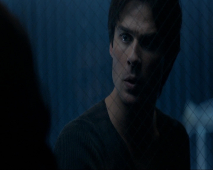 VampireDiariesWorld-dot-nl_7x14MoonlightOnTheBayou1838.jpg