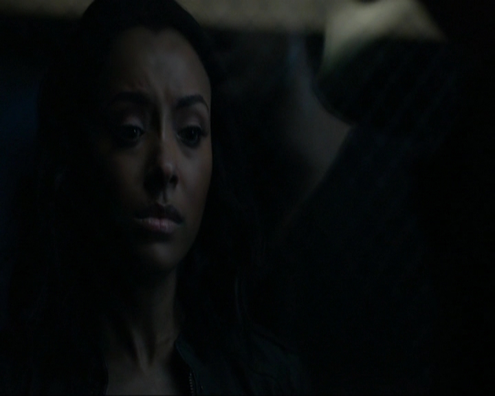 VampireDiariesWorld-dot-nl_7x14MoonlightOnTheBayou1840.jpg