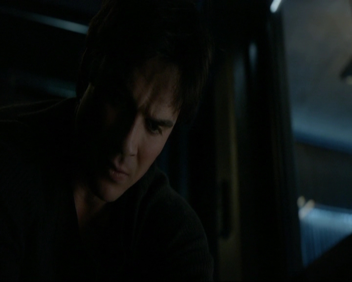 VampireDiariesWorld-dot-nl_7x14MoonlightOnTheBayou1882.jpg