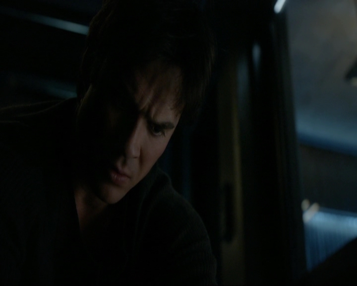 VampireDiariesWorld-dot-nl_7x14MoonlightOnTheBayou1883.jpg