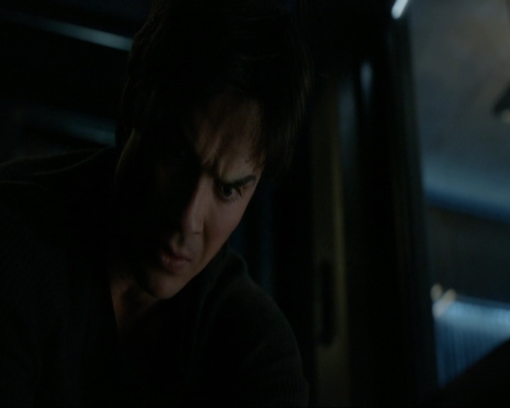 VampireDiariesWorld-dot-nl_7x14MoonlightOnTheBayou1884.jpg