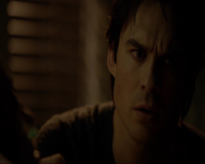 VampireDiariesWorld-dot-nl_7x14MoonlightOnTheBayou2139.jpg