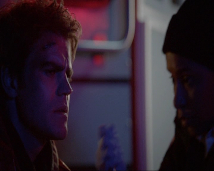 VampireDiariesWorld-dot-nl_7x17IWentToTheWoods0102.jpg