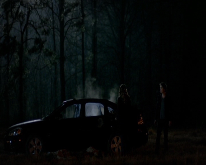 VampireDiariesWorld-dot-nl_7x17IWentToTheWoods0227.jpg