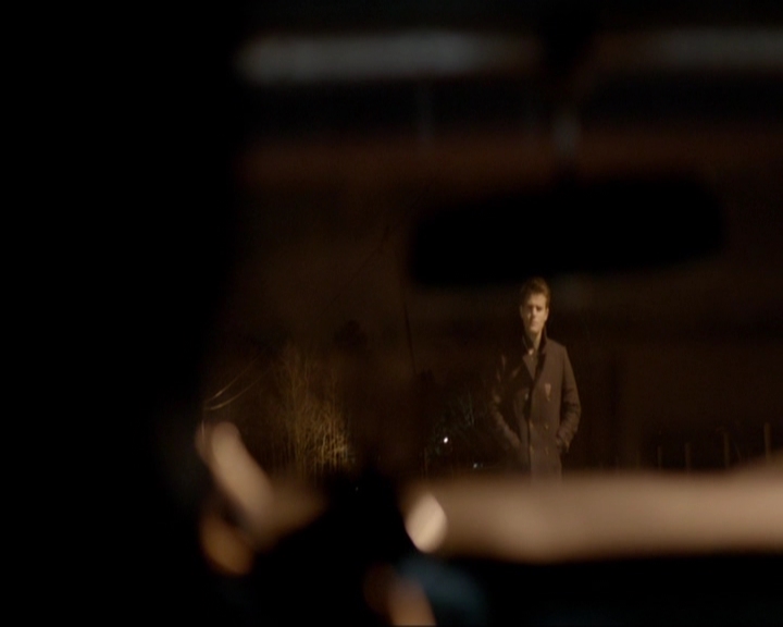 VampireDiariesWorld-dot-nl_7x17IWentToTheWoods0413.jpg