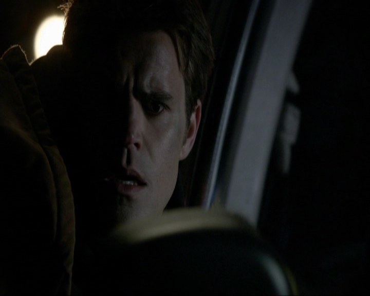 VampireDiariesWorld-dot-nl_7x17IWentToTheWoods0513.jpg