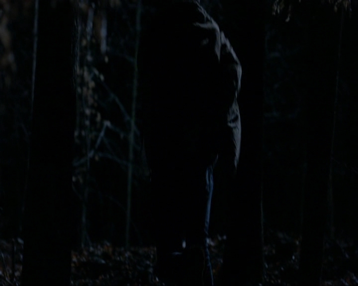 VampireDiariesWorld-dot-nl_7x17IWentToTheWoods0526.jpg