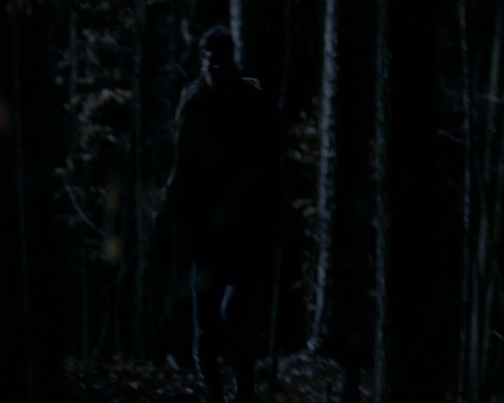 VampireDiariesWorld-dot-nl_7x17IWentToTheWoods0528.jpg