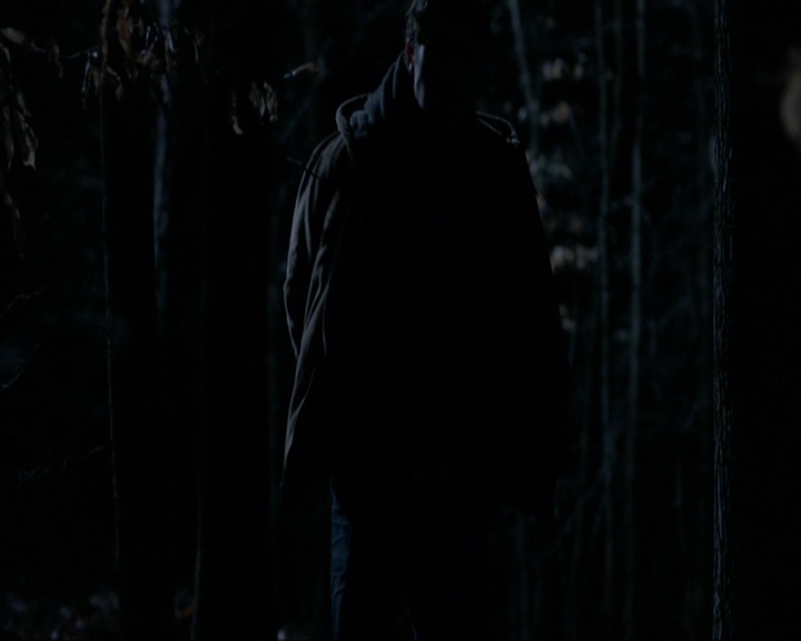 VampireDiariesWorld-dot-nl_7x17IWentToTheWoods0529.jpg