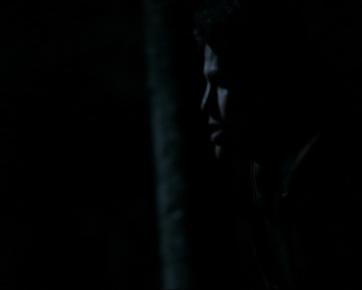 VampireDiariesWorld-dot-nl_7x17IWentToTheWoods0531.jpg