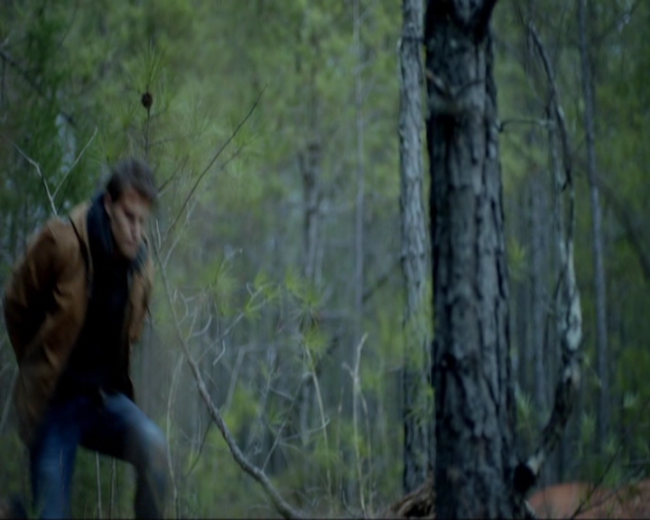 VampireDiariesWorld-dot-nl_7x17IWentToTheWoods0718.jpg