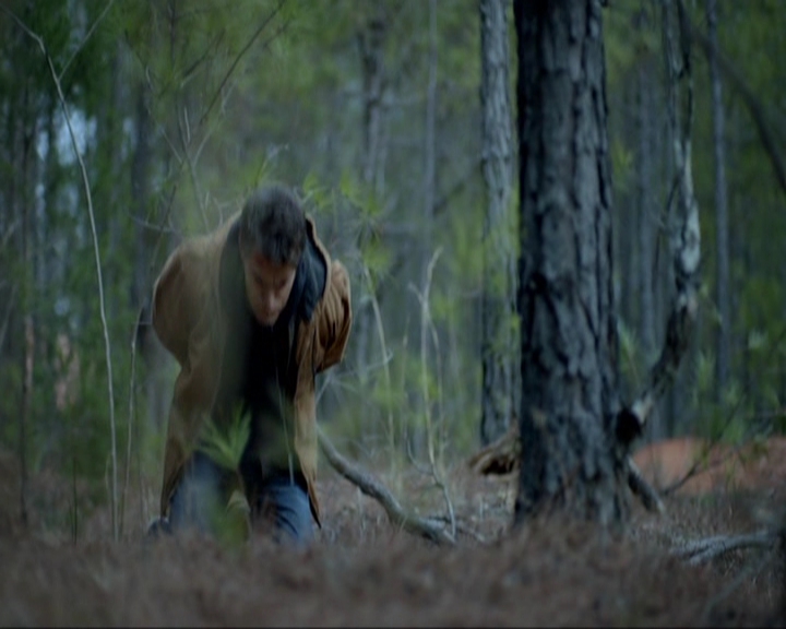 VampireDiariesWorld-dot-nl_7x17IWentToTheWoods0719.jpg