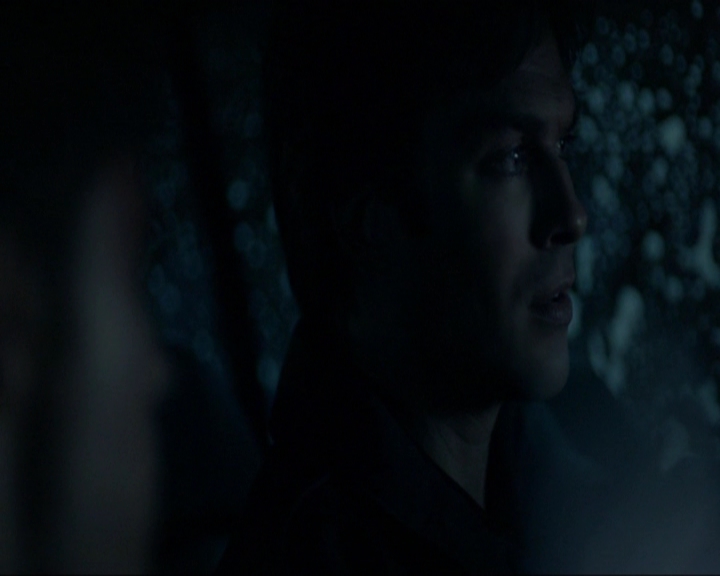 VampireDiariesWorld-dot-nl_7x17IWentToTheWoods2166.jpg